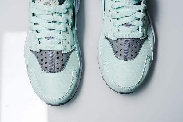 Nike Wmns Air Huarache Run Igloo