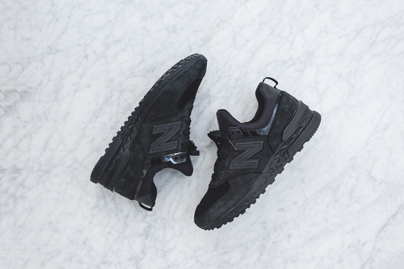 Achetez des Ronnie Fieg x Dover Street Market x 574 Sport Triple Black MS574BD GOAT FR