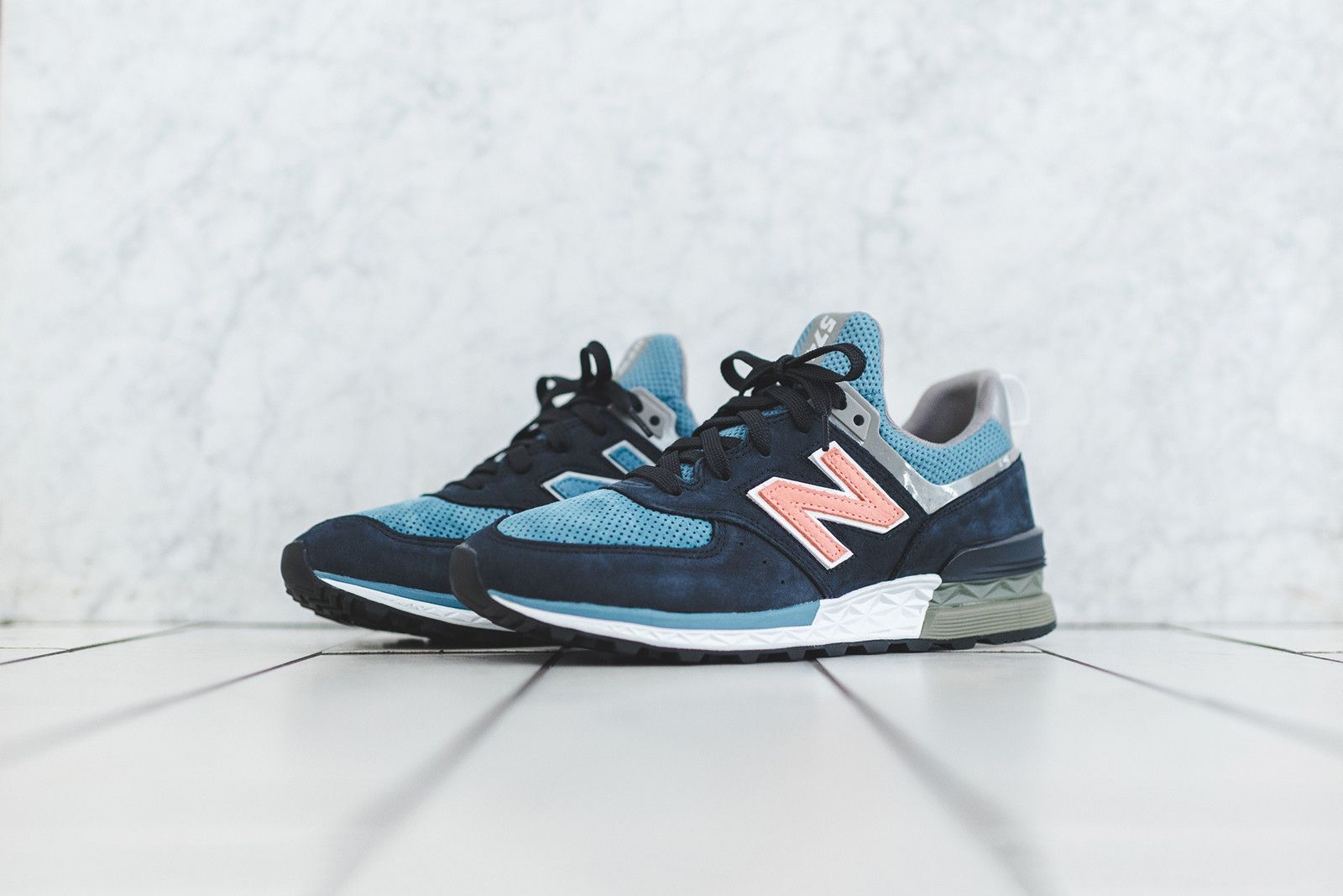 商品画像：Ronnie Fieg x Dover Street Market x New Balance 574 Sport 2
