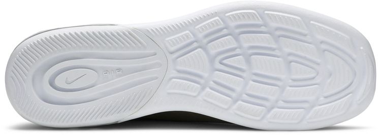 Nike Air Max Axis Black Metallic Gold