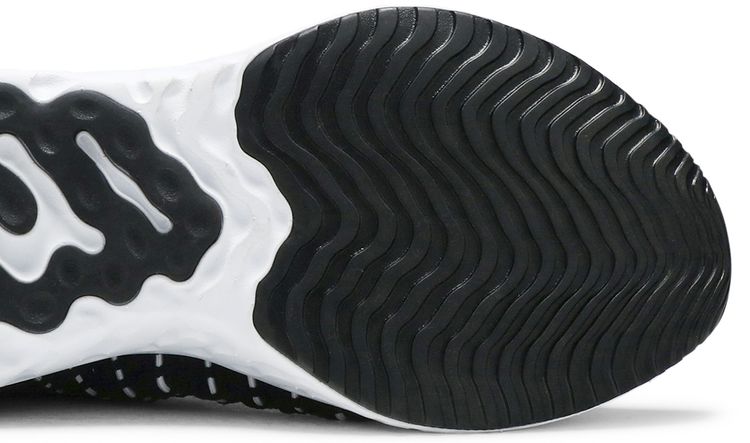 Nike Wmns React Phantom Run Flyknit 2 Black White