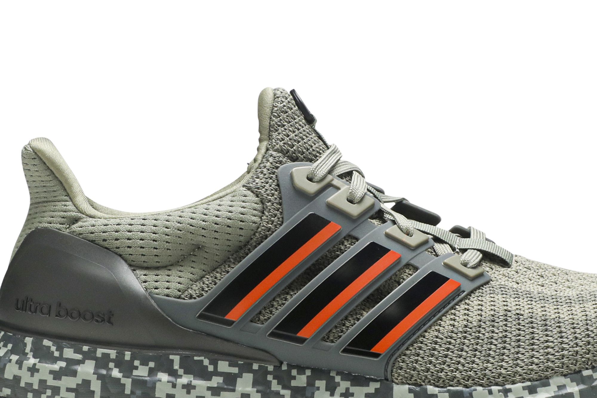 Size 7.0 UltraBoost DNA Digital Camo Legend Earth