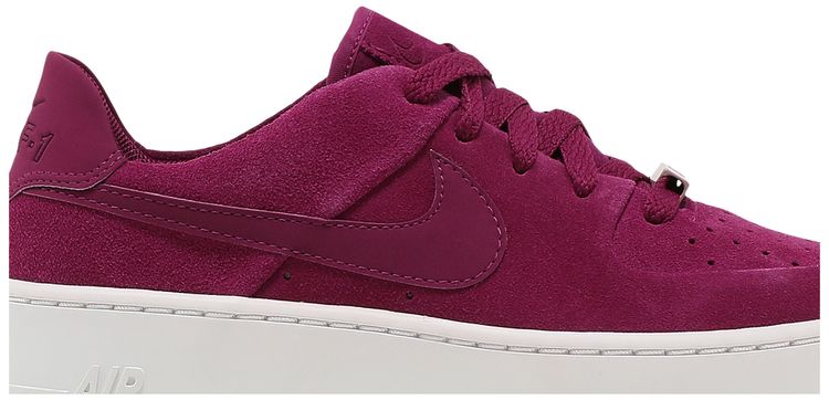 Nike Wmns Air Force 1 Sage Low True Berry