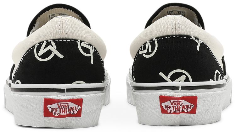 Vans Classic Slip On Circle V