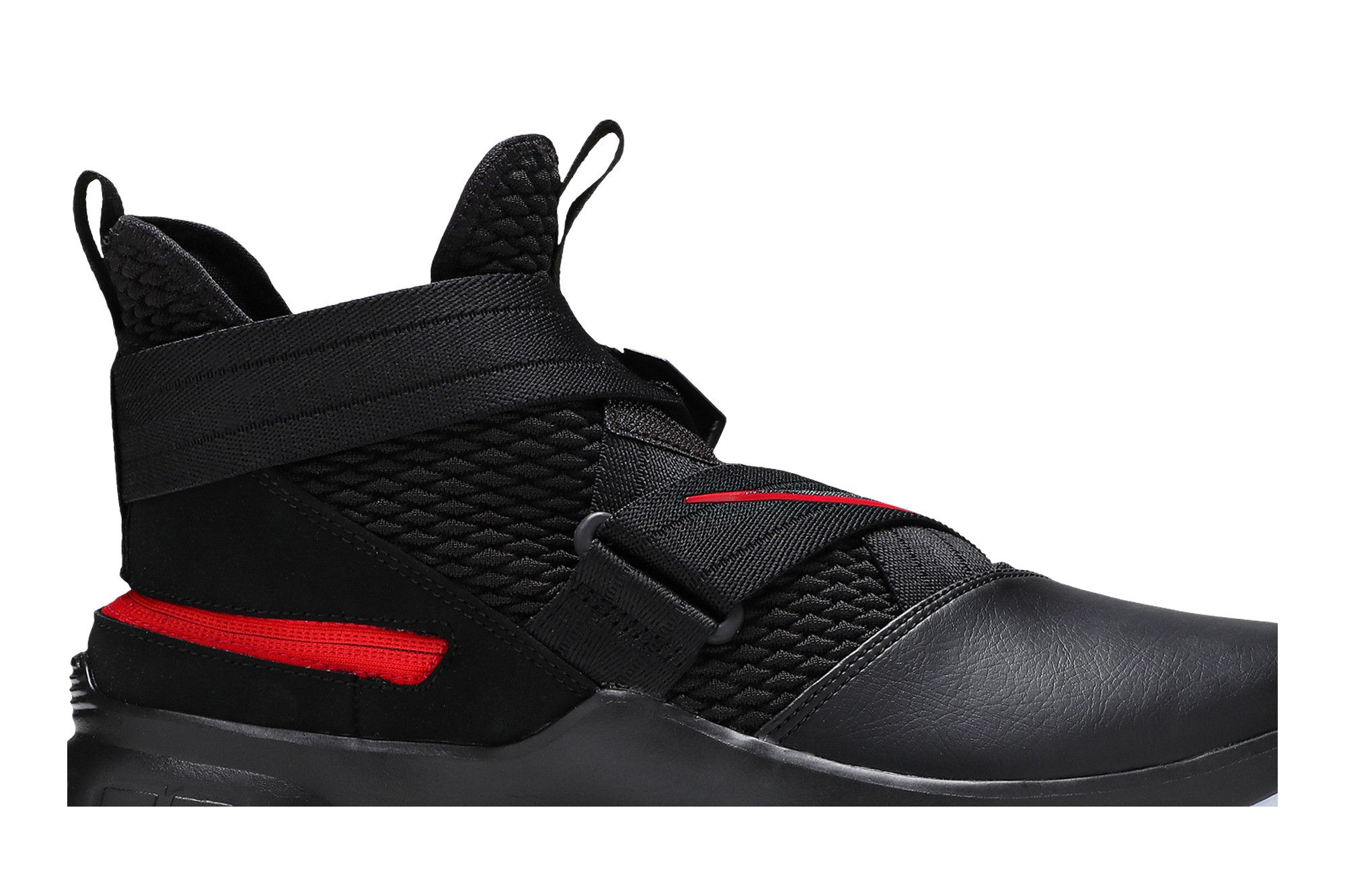 Lebron soldier xii flyease 2025