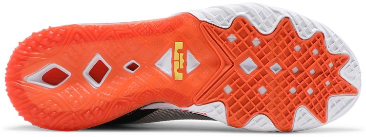 Space Jam x LeBron 18 Low Sylvester x Nike Tweety