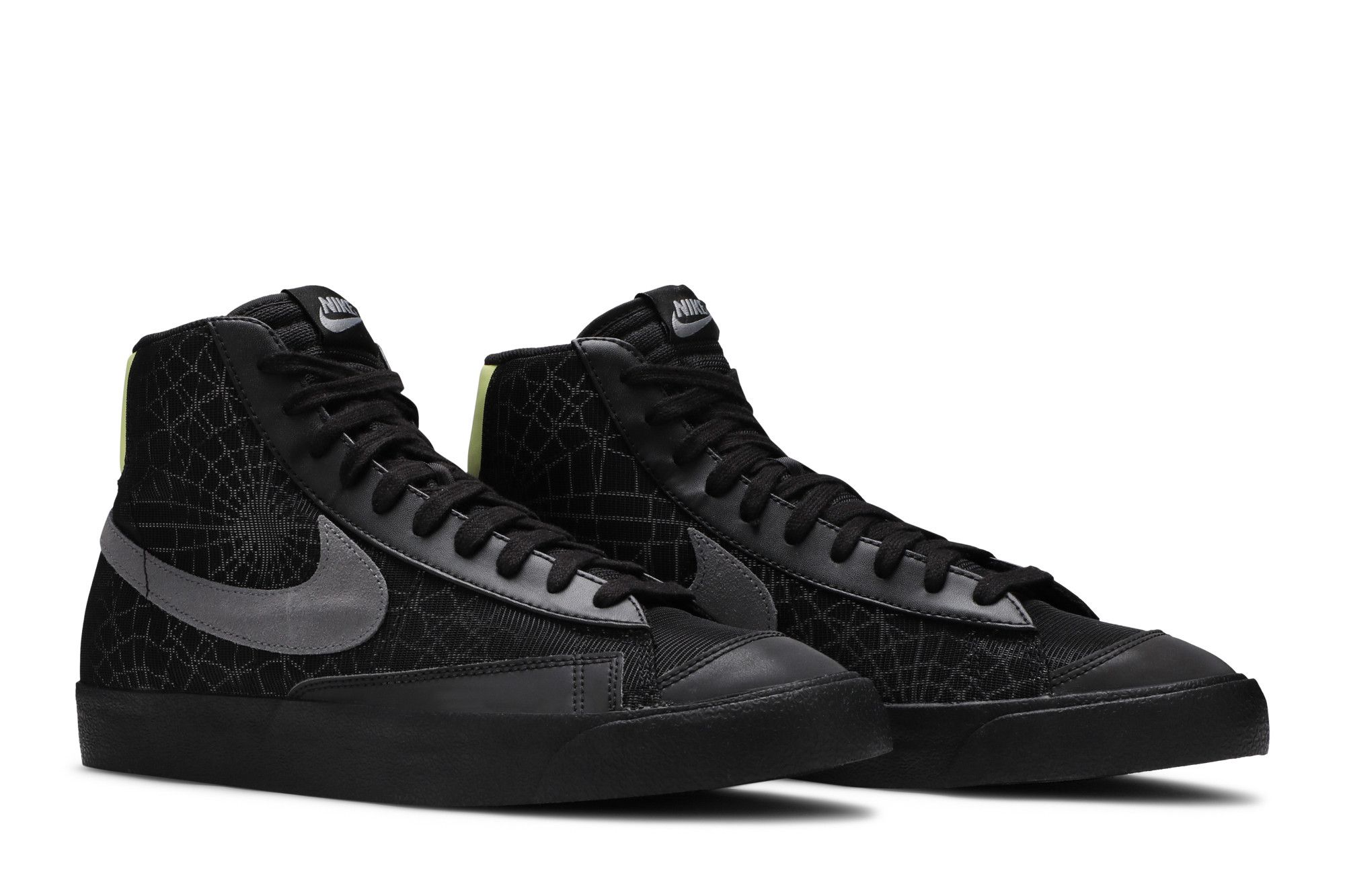 NIKE ブレーザーミッド 77 スパイダーウェブ　スニーカー　ハロウィン Buy Blazer Mid '77 'Spider Web' - DC1929 001 | GOAT