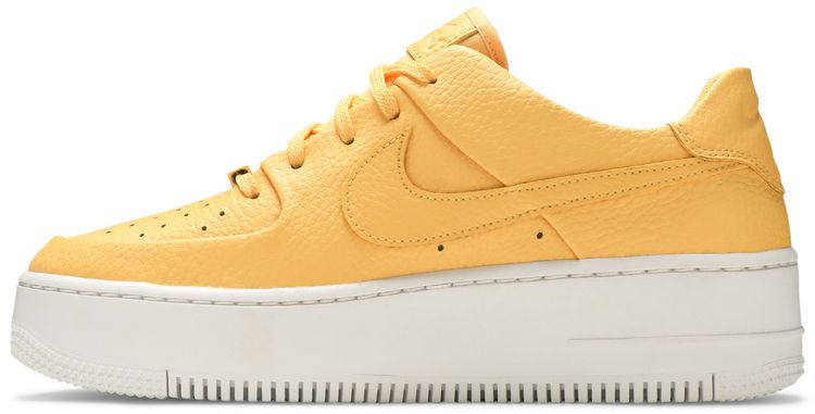 Nike Wmns Air Force 1 Sage Low Topaz Gold