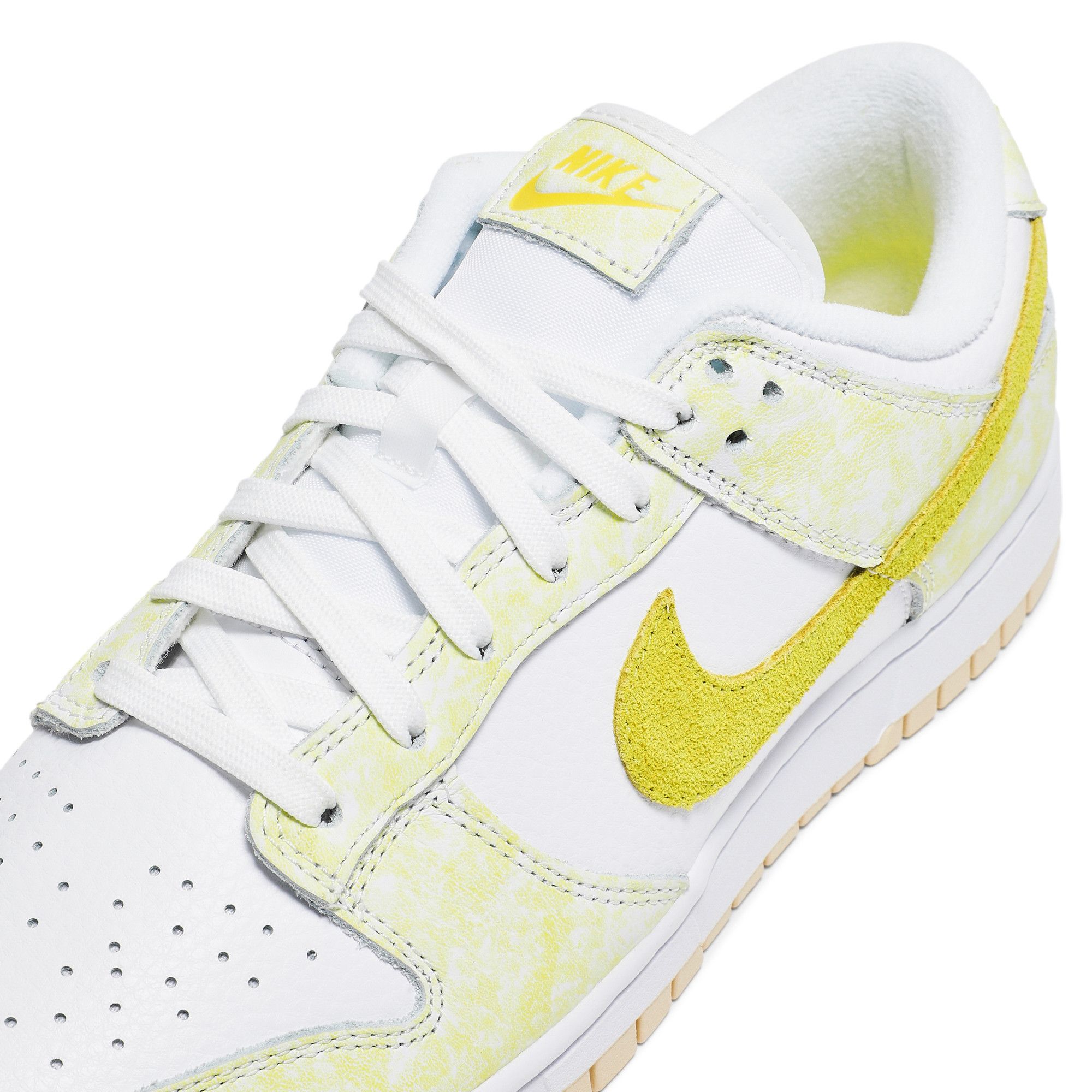 関税込 Nike Dunk Low Strike Yellow ダンク DM9467-700 Amazon.com | Nike Womens W Dunk Low DM9467 700 Yellow Strike