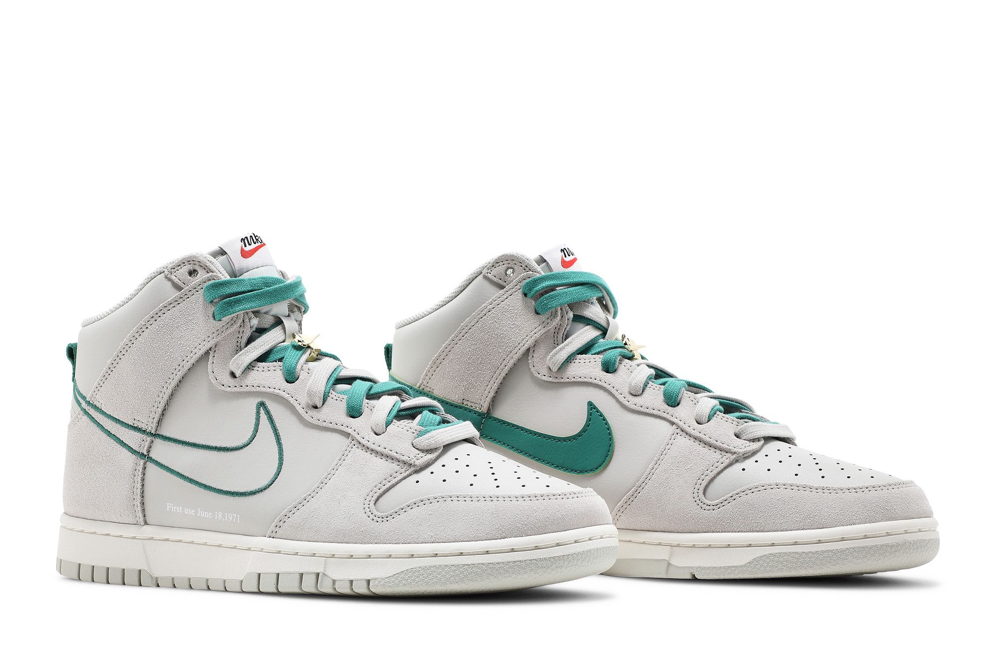 スニーカー Nike DUNK HIGH SE FIRST USE LIGHT BONE GREEN NOISE Nike Dunk High First Use Sail Light Bone/Green Noise for