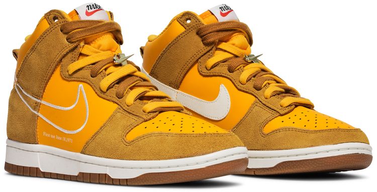 Nike Wmns Dunk High SE First Use Pack   University Gold