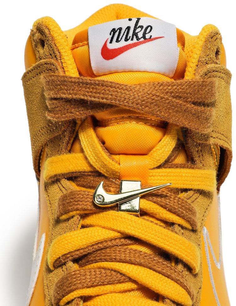 Nike Wmns Dunk High SE First Use Pack   University Gold