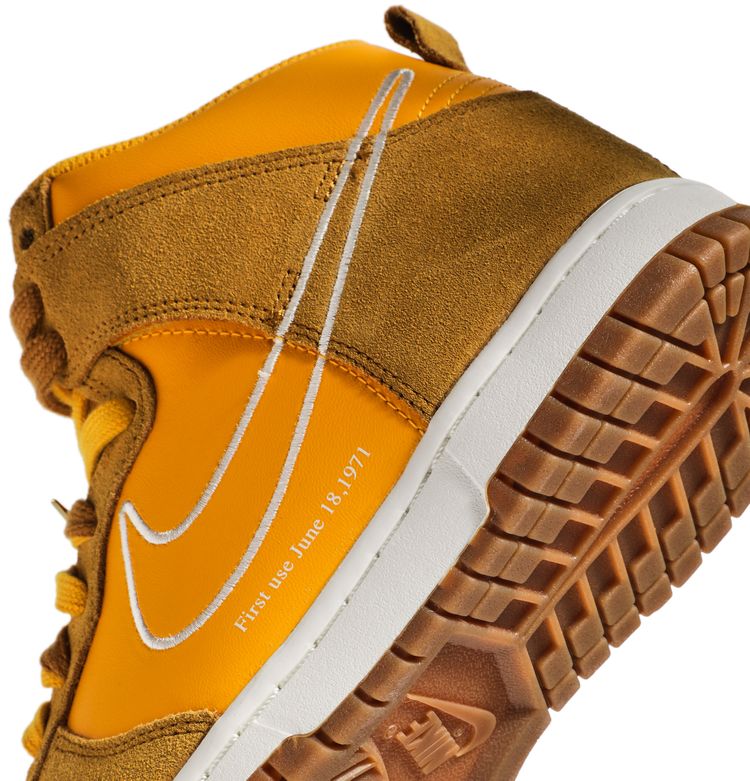 Nike Wmns Dunk High SE First Use Pack   University Gold