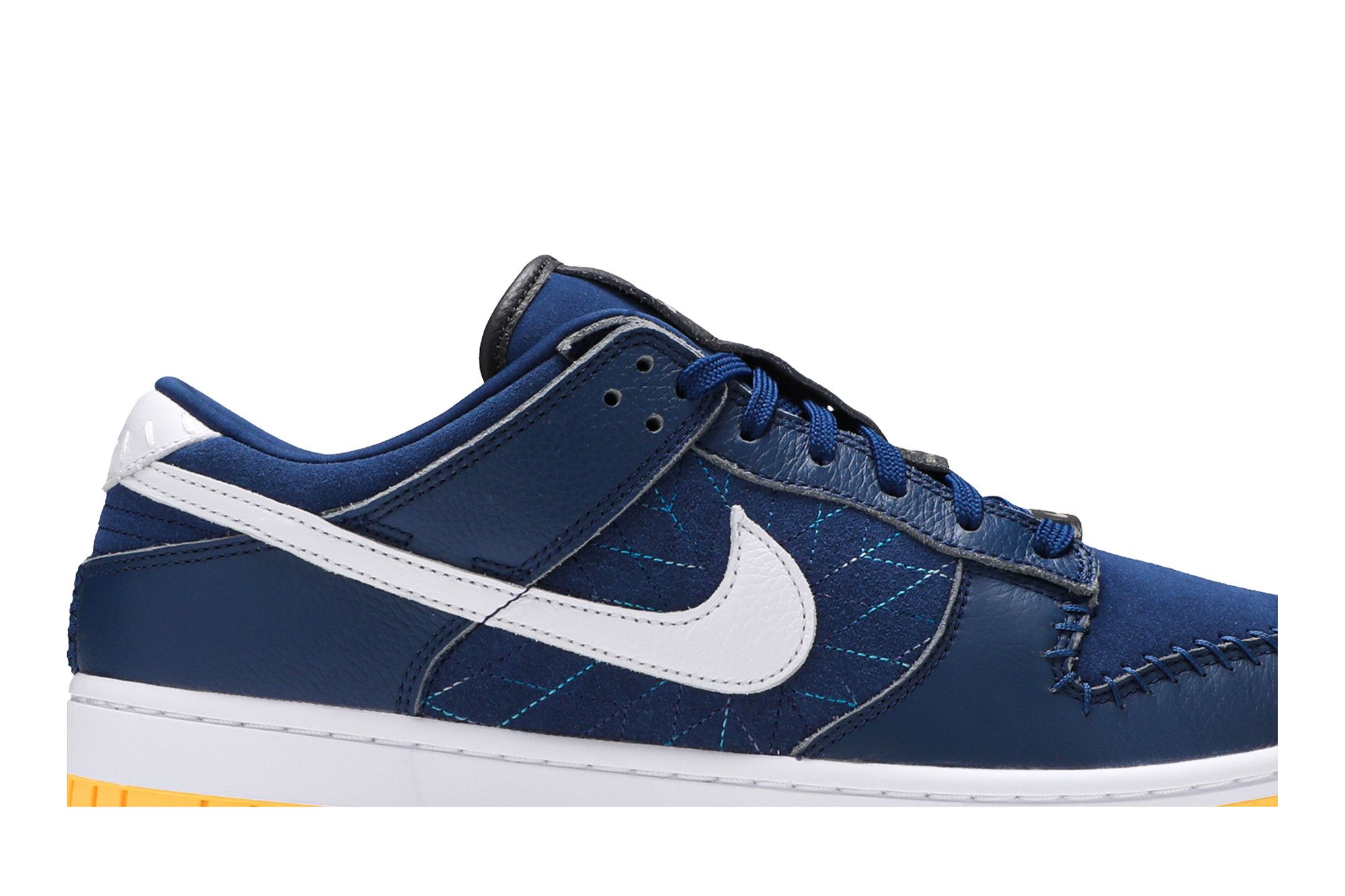 kyrie irving x nike dunk low