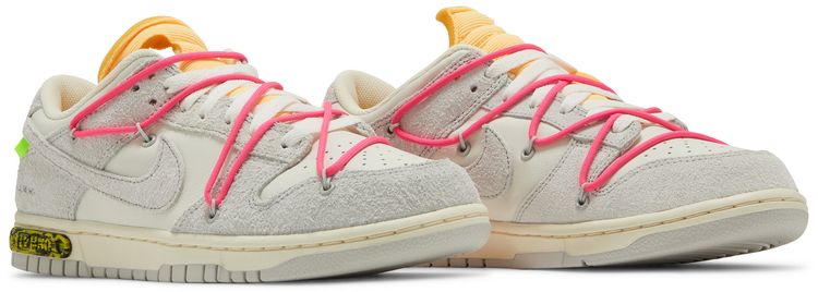 Off White x Nike Dunk Low Lot 17 of 50