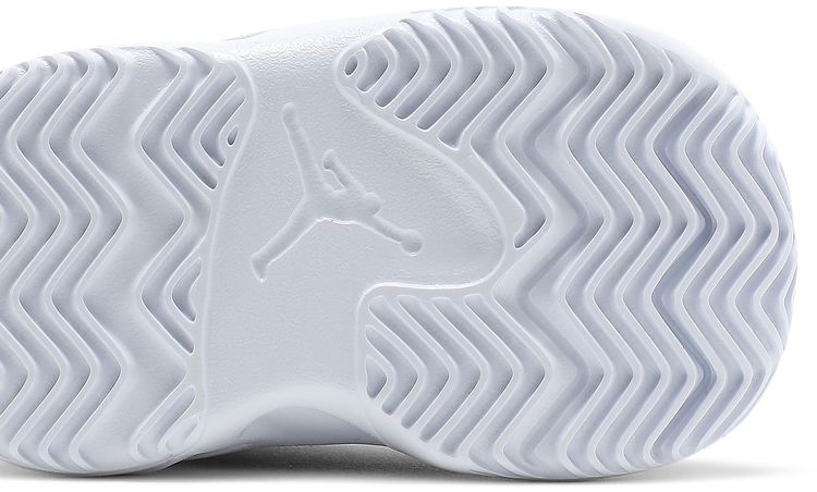 Air Jordan Max Aura 3 TD Bred