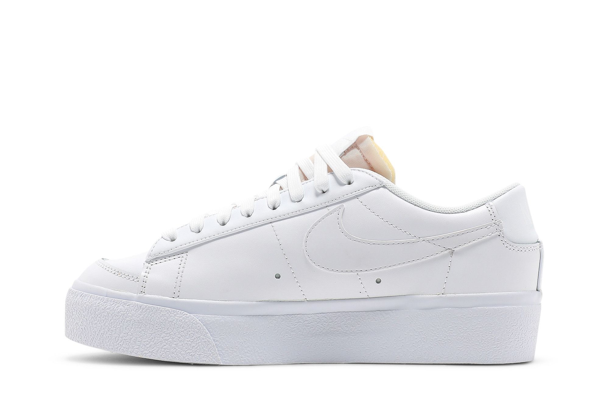 Nike blazer low triple white online
