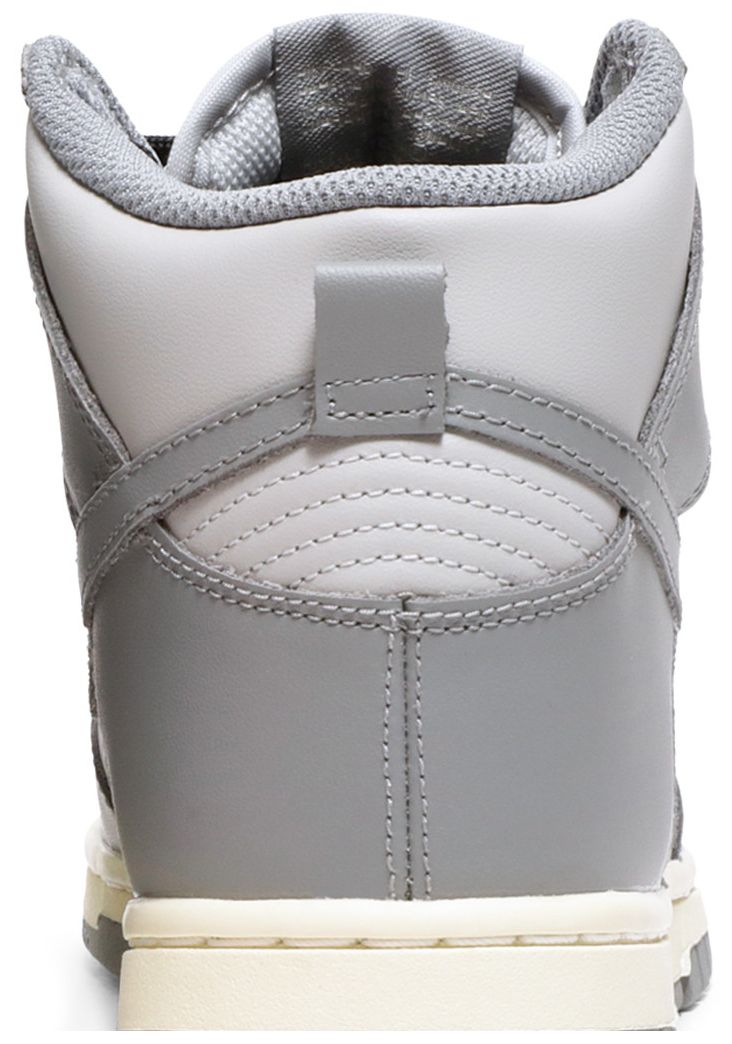 Nike Wmns Dunk High Aged Grey