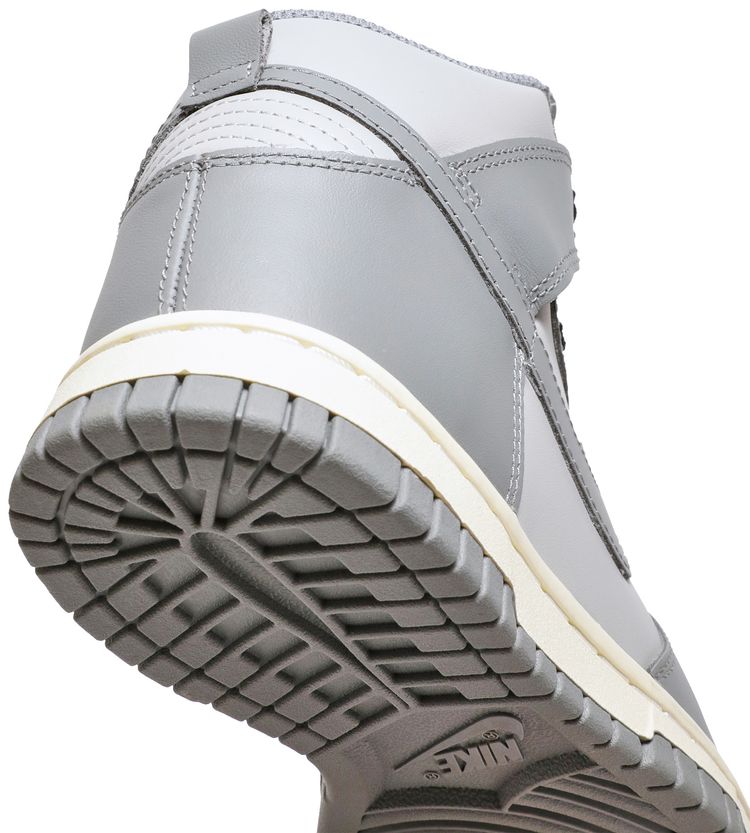 Nike Wmns Dunk High Aged Grey