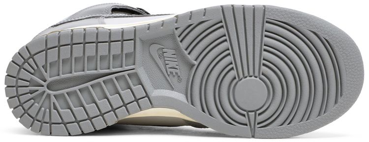 Nike Wmns Dunk High Aged Grey