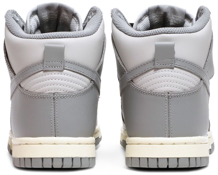Nike Wmns Dunk High Aged Grey