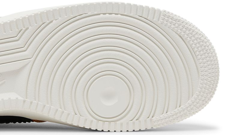 Nike Air Force 1 07 LX SiEMPRE Familia