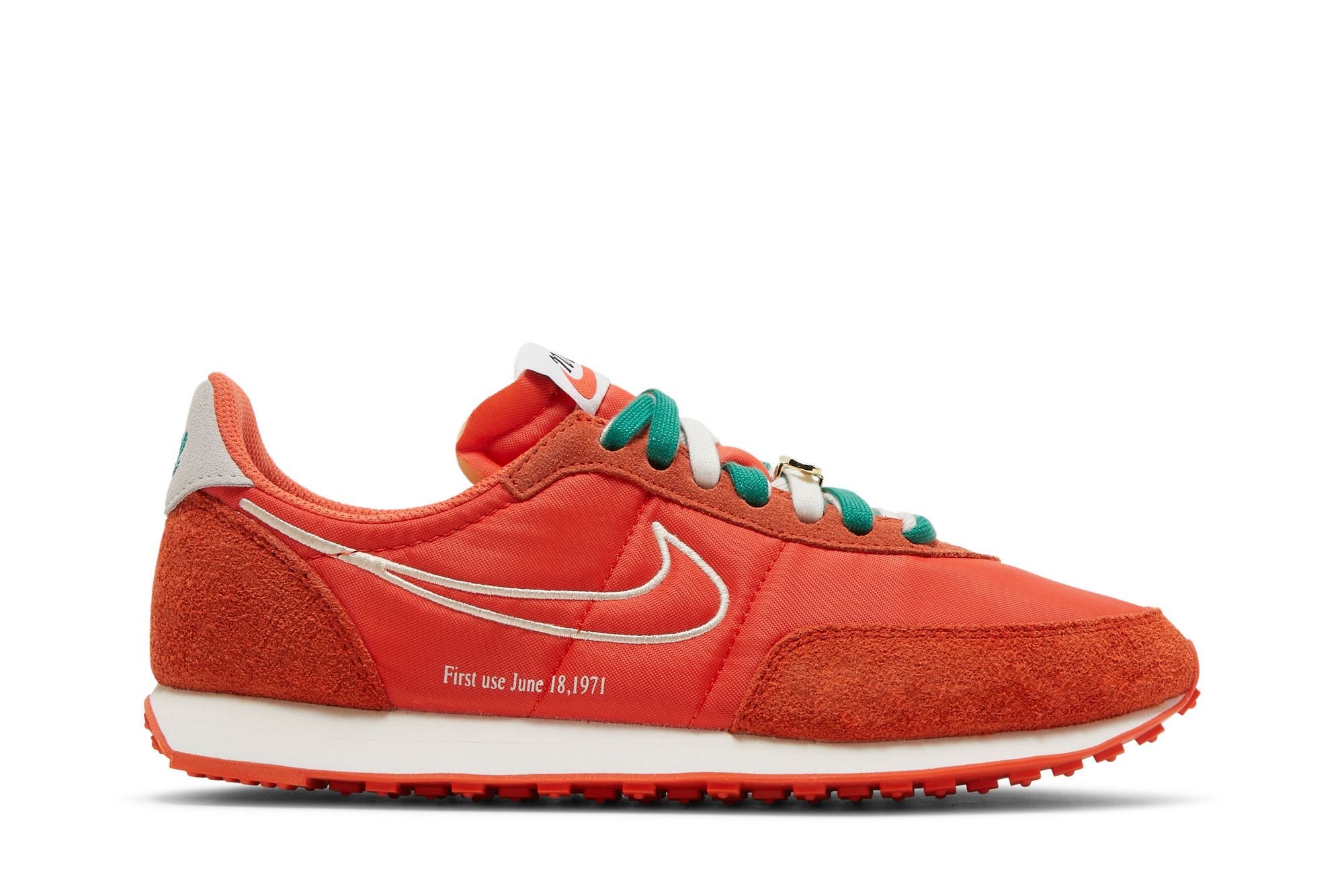 Nike waffle trainer red hot sale