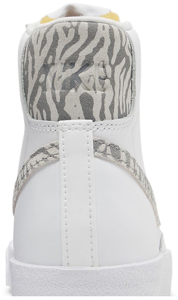 Nike Wmns Blazer Mid 77 SE Zebra