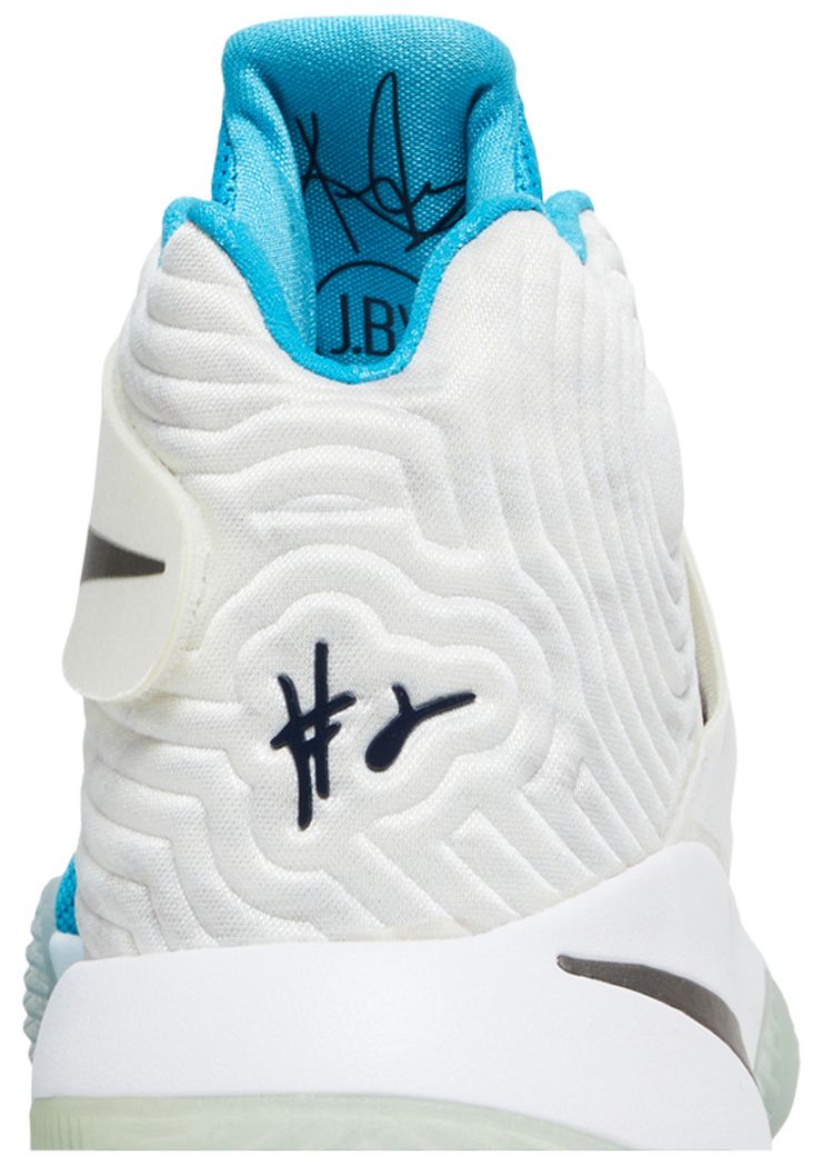 Nike Kyrie 2 Christmas