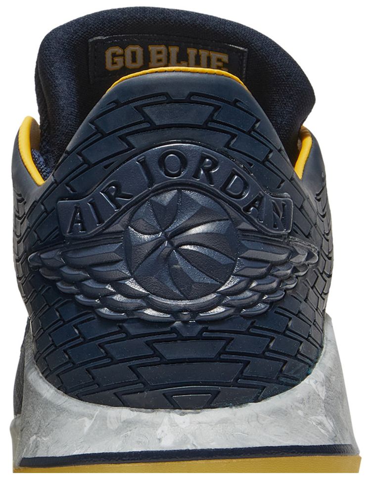 Air Jordan 32 Low Michigan Wolverines