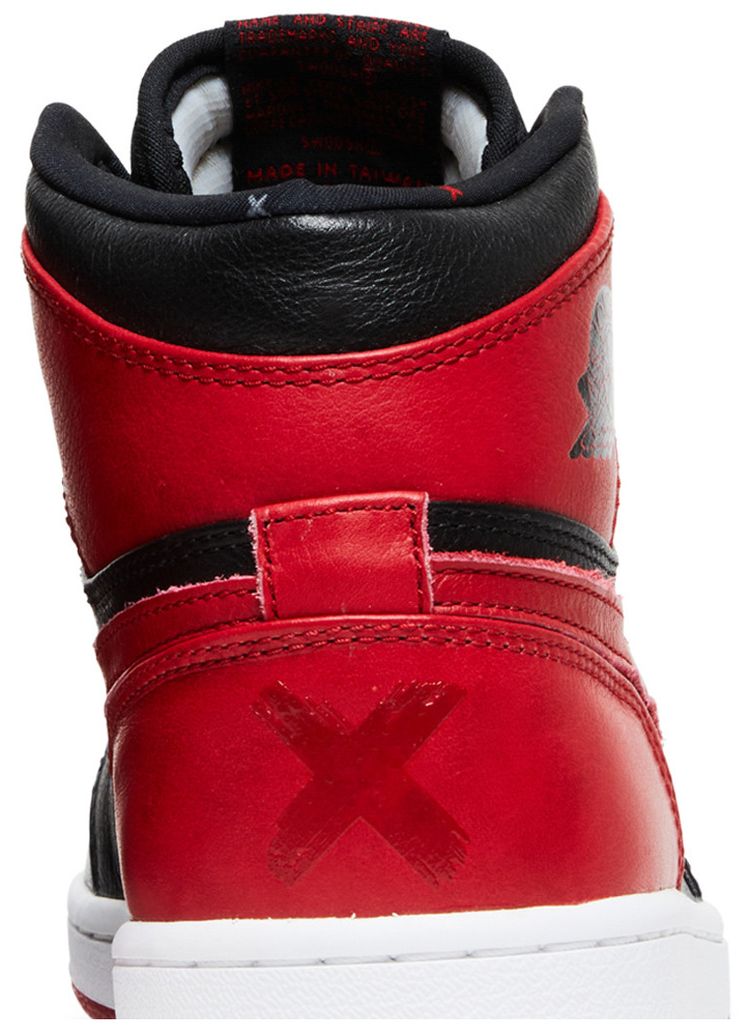 Air Jordan 1 Retro High Banned 2011
