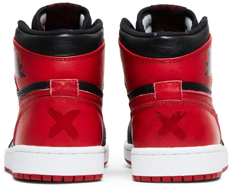 Air Jordan 1 Retro High Banned 2011