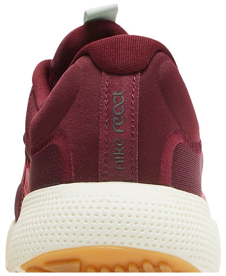 Nike Wmns React Escape Run Dark Beetroot