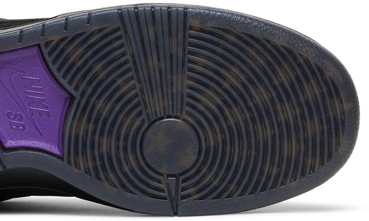 Nike Familia x Dunk Low Pro QS SB First Avenue