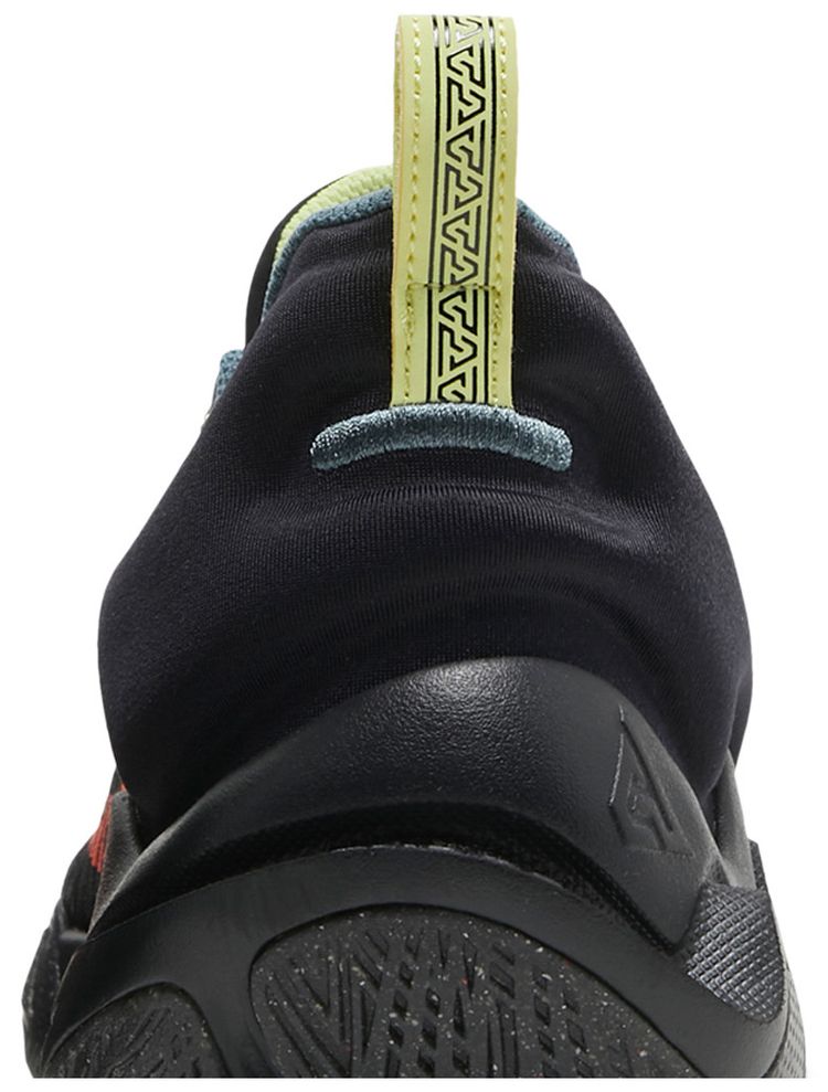 Nike Giannis Immortality Force Field