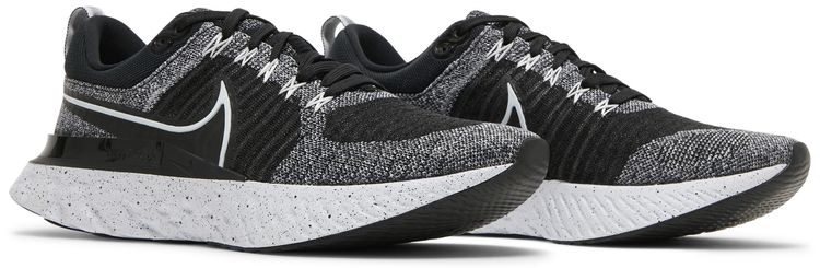 React Infinity Run Flyknit 2 White Black