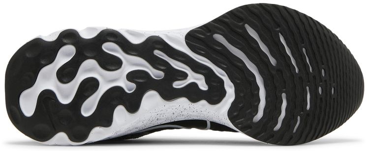 React Infinity Run Flyknit 2 White Black