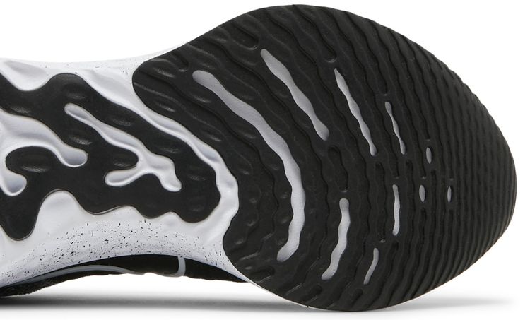 React Infinity Run Flyknit 2 White Black