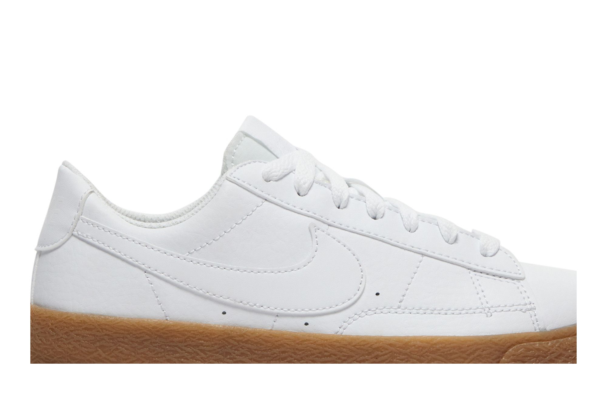 Nike blazer low gum sole top