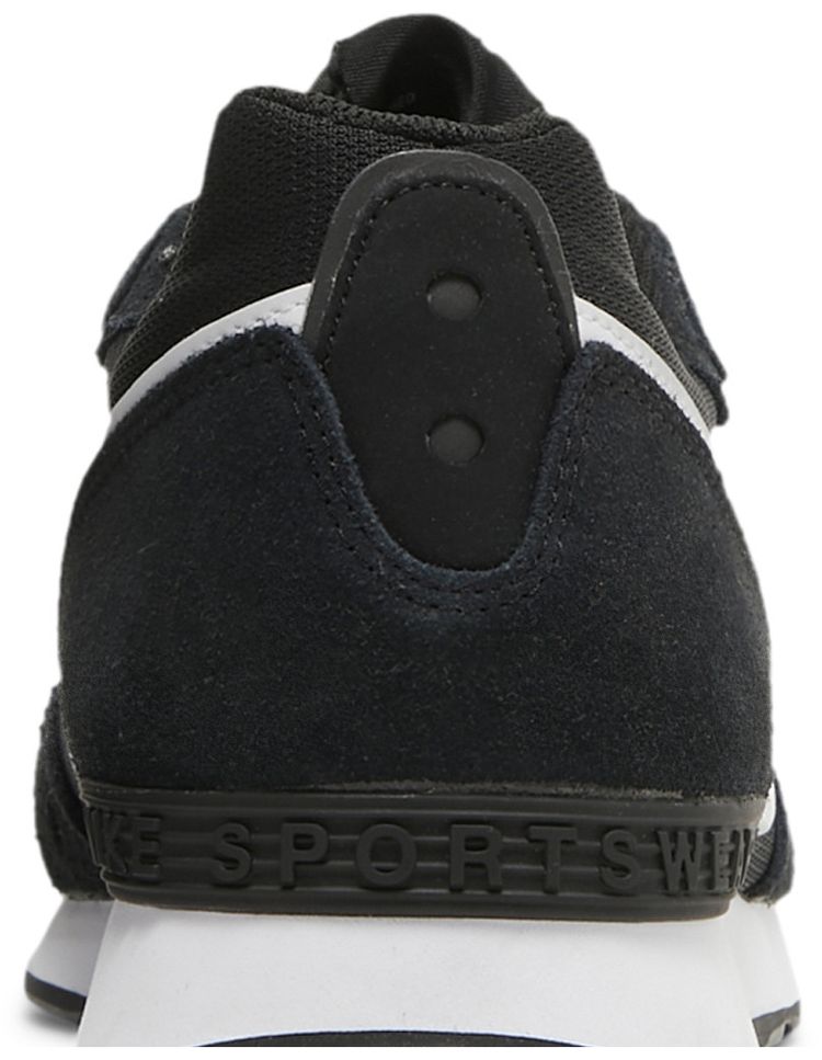 Venture Runner Black White