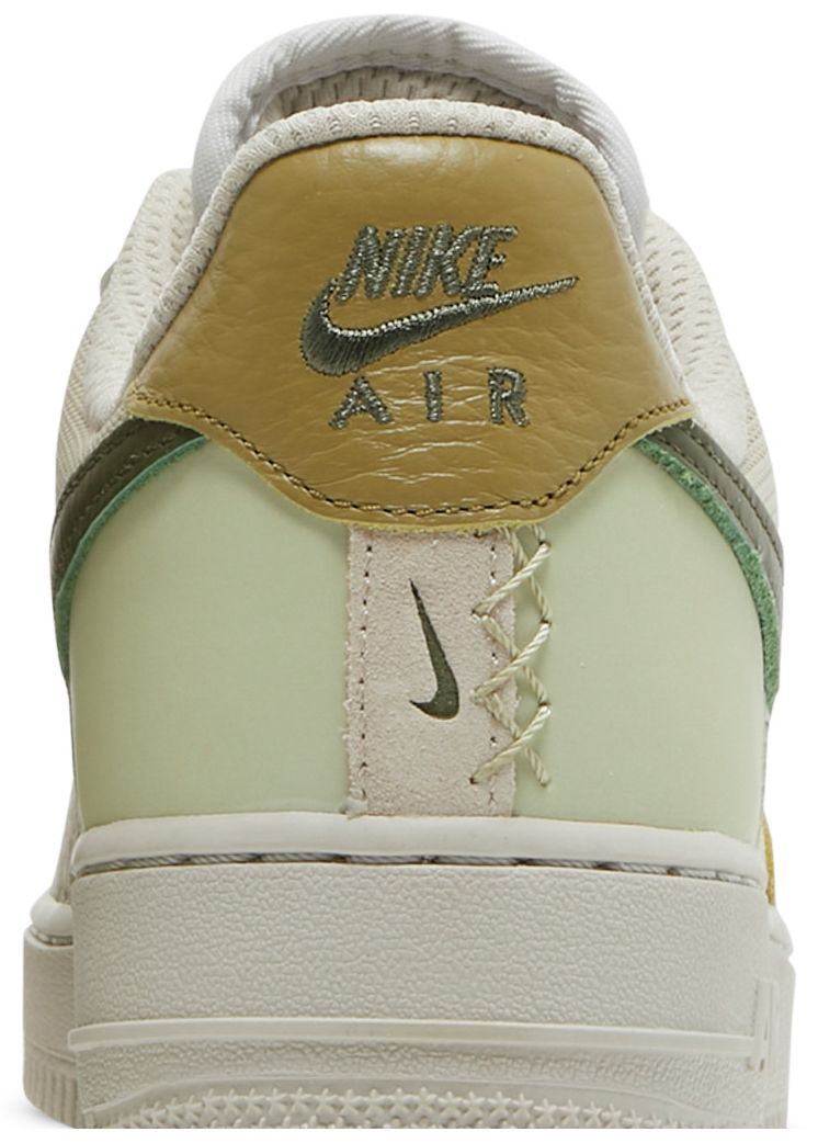 Nike Wmns Air Force 1 Rough Green