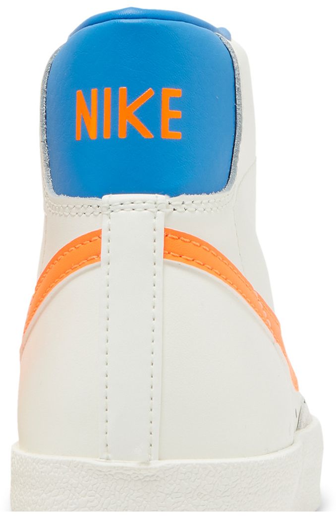 Nike Wmns Blazer Mid 77 Sail Total Orange