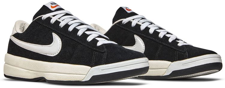 Nike The Fortnight Suede Black White