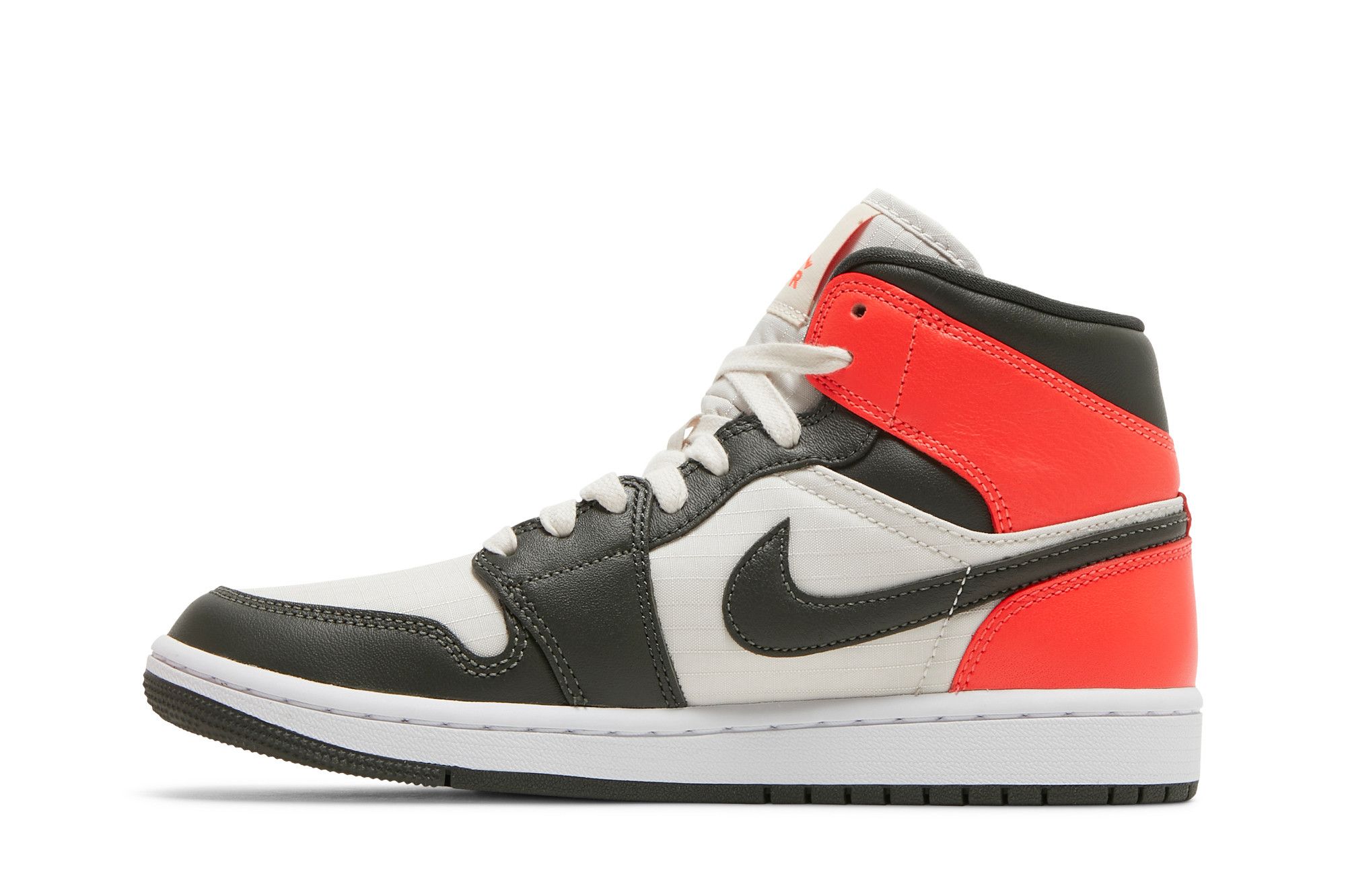 Buy Wmns Air Jordan 1 Mid SE 'Newsprint' - DQ6078 100 | GOAT