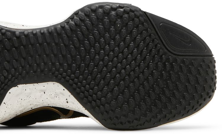 Nike Wmns ZoomX Invincible Run Flyknit Black Metallic Gold