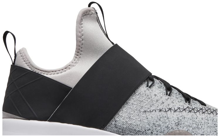 Nike Wmns Air Zoom Strong White Black