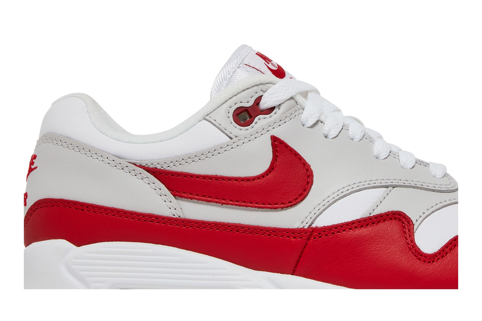 New red and white air max 2025
