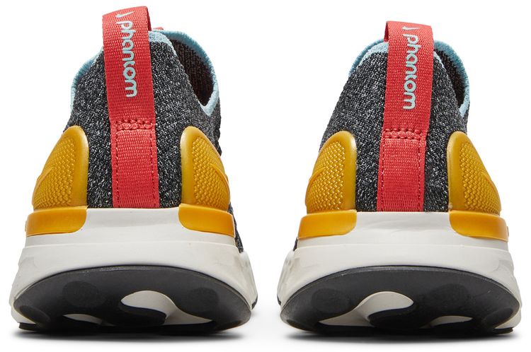 Nike Wmns React Phantom Run Flyknit 2 Black Phantom