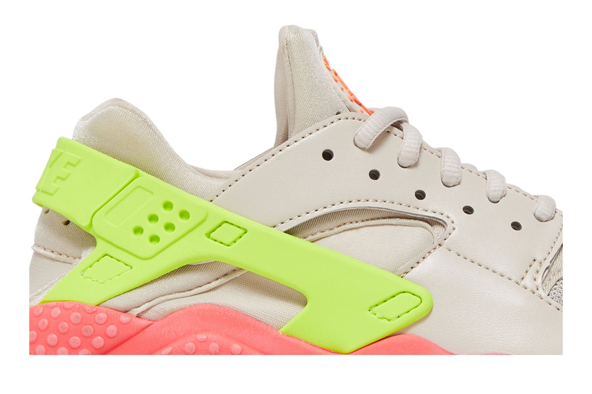Air huarache run desert sand best sale