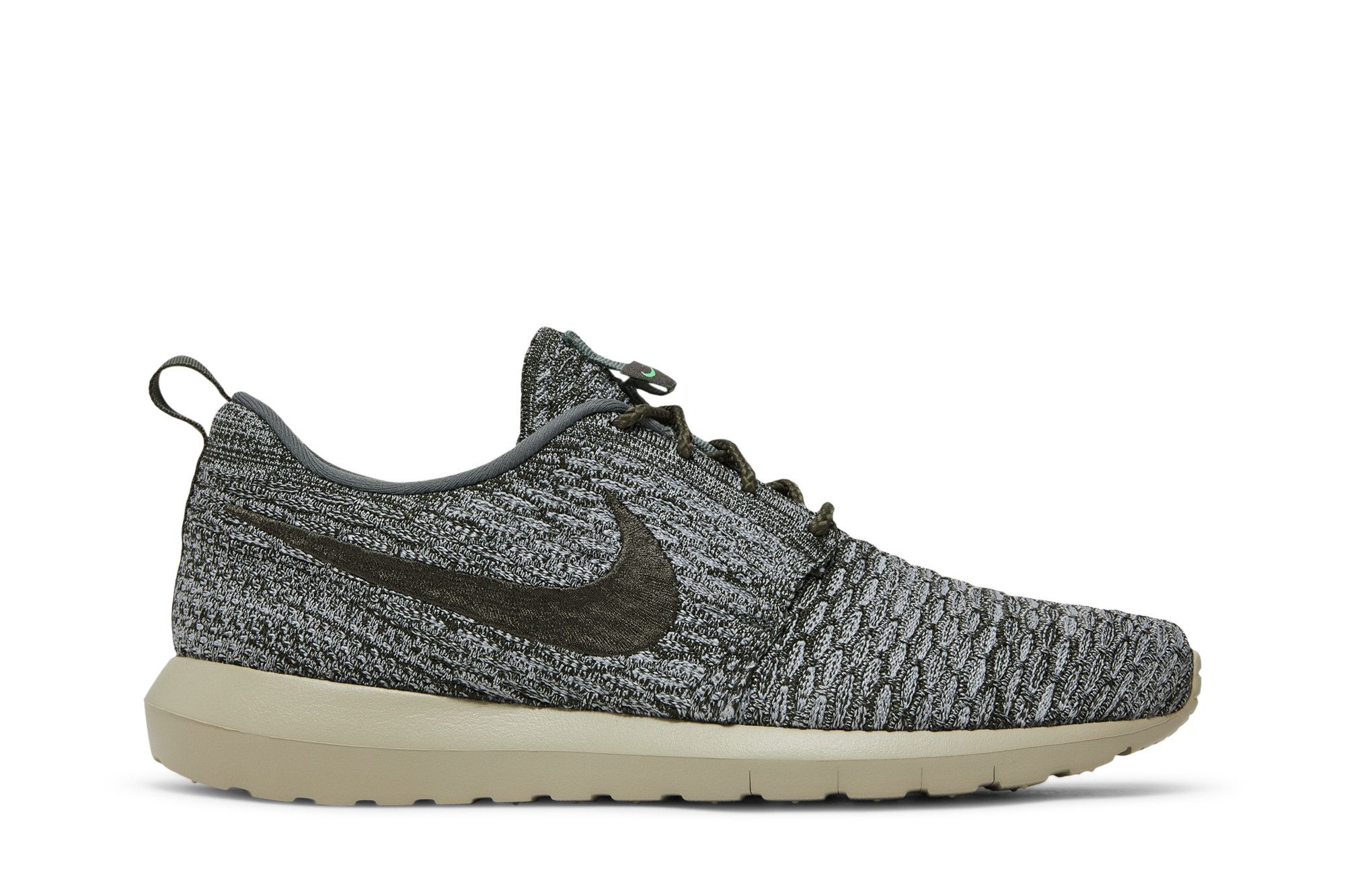 Roshe run flyknit deals black sequoia